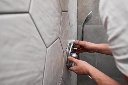 Les étapes essentielles pour réussir votre installation sanitaire résidentielle